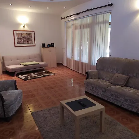 Zala Apartment *